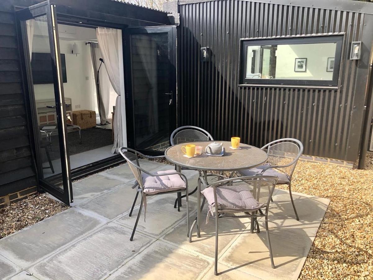 Hostal The Hopper Huts Faversham Exterior foto